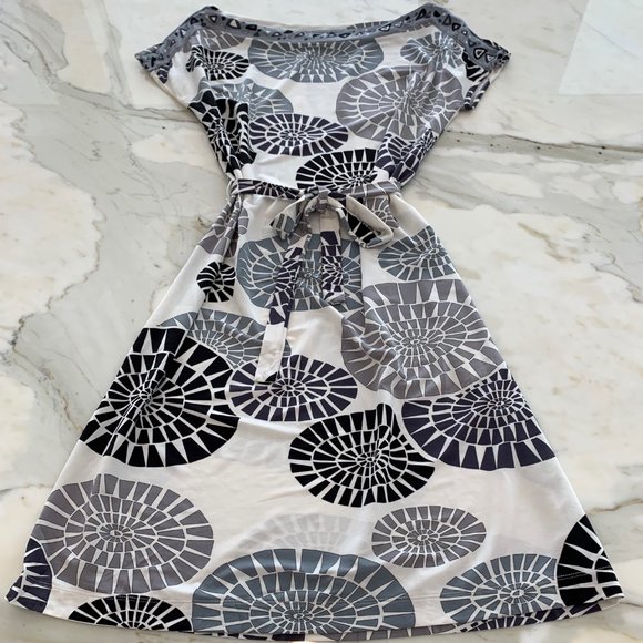 AUDREY MAI GRAY WHITE PRINT BELTED DRESS SIZE SMALL - Picture 4 of 9